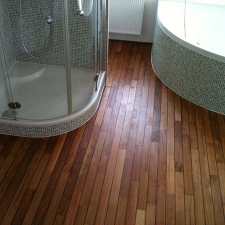 Stabparkett im Badezimmer